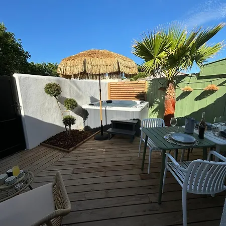 Holiday home Charmante Maisonnette A